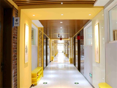 學(xué)校走廊